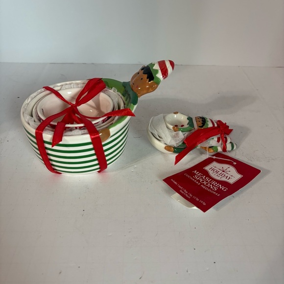 Holiday Time Christmas Elf Measuring Cups and Spoons. - Picture 2 of 9